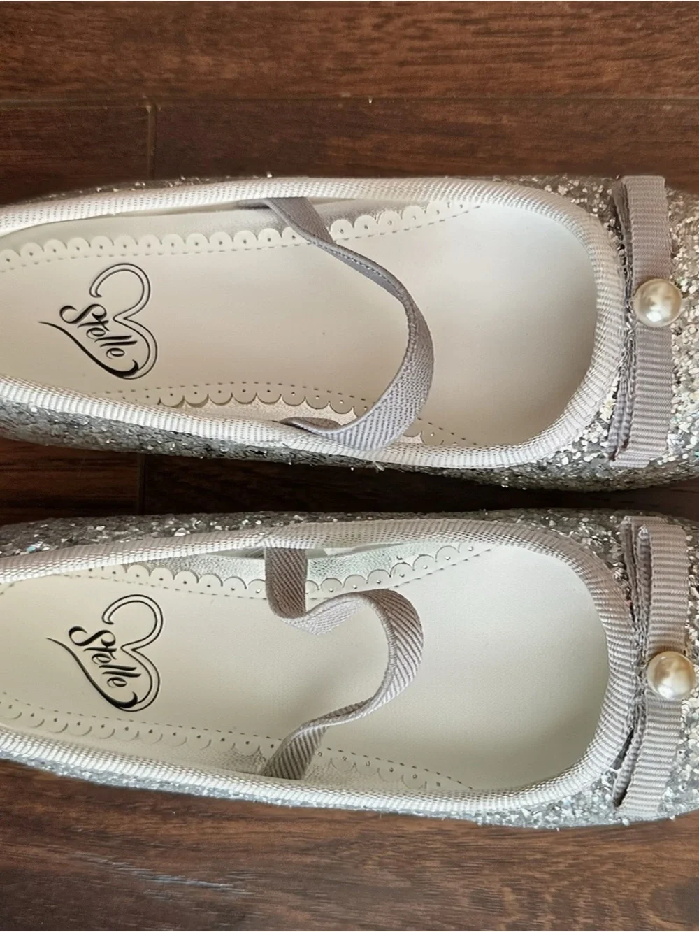 Girls 13 Stelle Silver Glitter Flats w/ Strap & Pearl